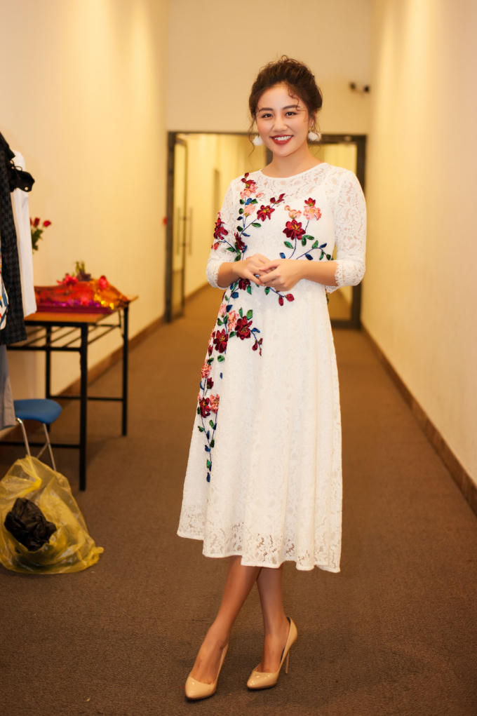 Xu&acirc;n Lan, Trương Thị May đồng loạt diện &aacute;o d&agrave;i đến xem liveshow của Đ&agrave;m Vĩnh Hưng