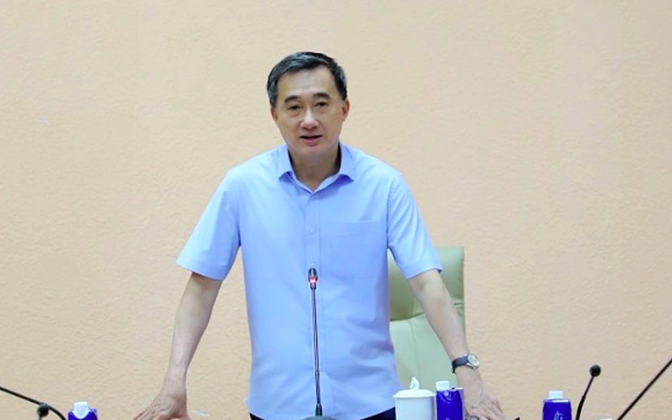 Thứ trưởng Bộ Y tế Trần Văn Thuấn chủ trì cuộc họp. Ảnh Bộ Y tế.
