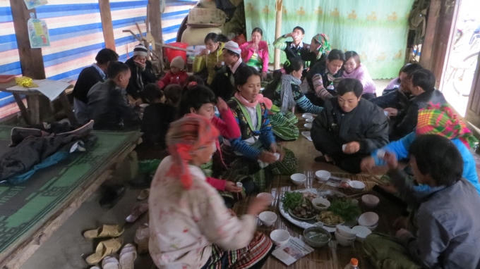 Phong tục đ&oacute;n Tết của người H'M&ocirc;ng ở bản Lềnh - Văn Chấn -Y&ecirc;n B&aacute;i