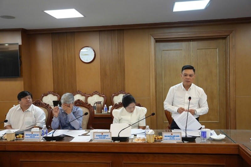 Cục trưởng Cục Quản lý xử lý vi phạm hành chính và theo dõi thi hành pháp luật Nguyễn Quốc Hoàn nêu một số vấn đề Đoàn kiểm tra quan tâm.
