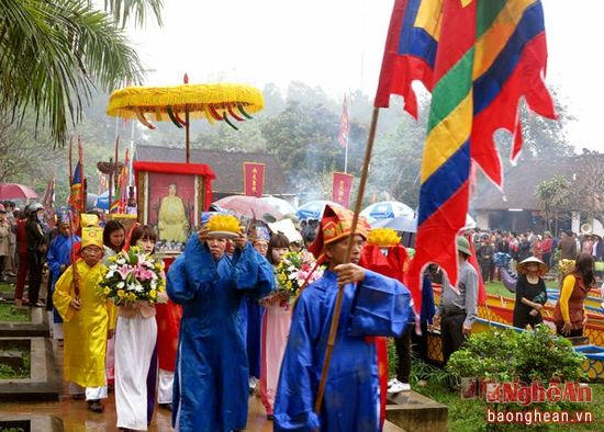 Lễ rước tại lễ hội Đền Quả Sơn. Ảnh: Hữu Hoàn