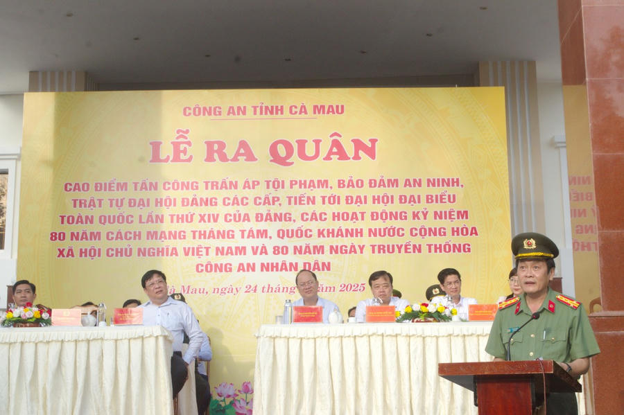 Đại tá Hồ Việt Triều – Bí thư Đảng ủy, Giám đốc Công an tỉnh Cà Mau, yêu cầu các lực lượng quyết tâm thi đua lập công ngay từ những ngày đầu, tháng đầu của đợt cao điểm, góp phần giữ vững ổn định chính trị, trật tự, an toàn xã hội, đáp ứng yêu cầu phát triển nhanh và bền vững của tỉnh trong giai đoạn mới.