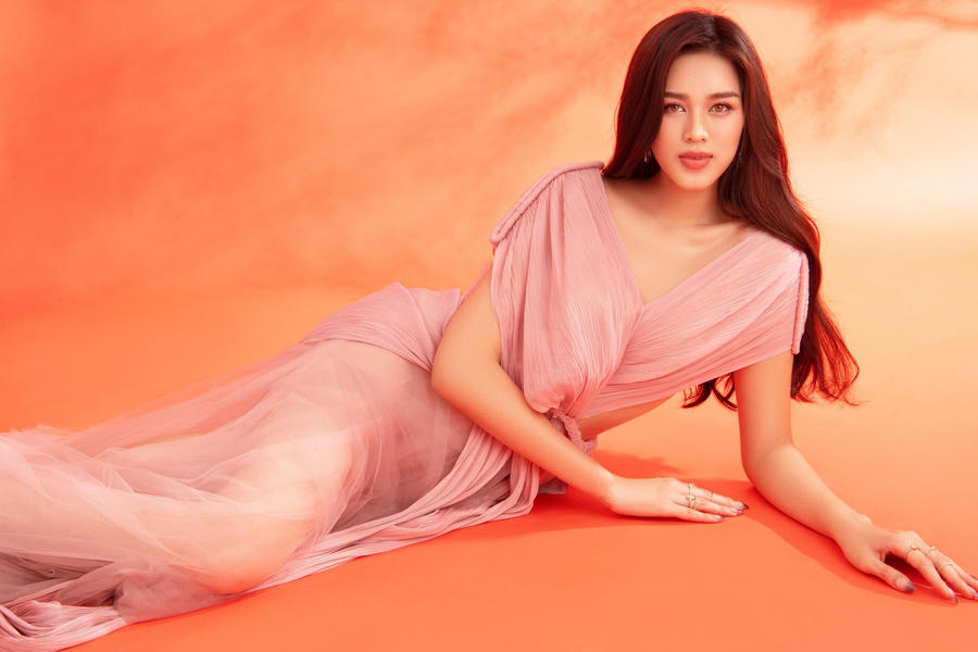 Lần này trở lại Puerto Rico, Hoa hậu Đỗ Thị Hà cũng sẽ không mang theo nhiều trang phục mới, có lẽ chỉ có trang phục sân bay là đồ mới, còn lại trang phục dạ hội cho đêm Chung kết vẫn sẽ là thiết kế cô đã chuẩn bị từ trước.