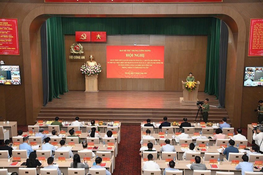 Toàn cảnh Hội nghị.