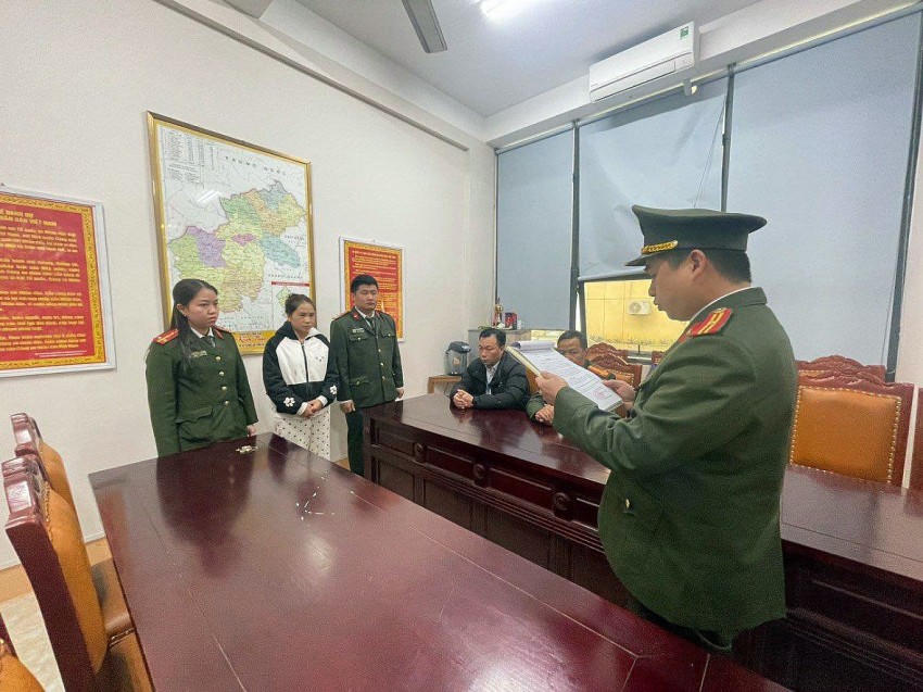 Đối tượng Phù Thị Nguyệt tại cơ quan Công an. (Ảnh: Công an Hà Giang).
