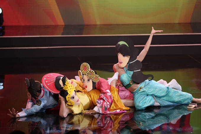 B&iacute; mật đ&ecirc;m chủ nhật tập 1: L&yacute; Nh&atilde; Kỳ bị đ&aacute;nh ghen v&igrave; l&agrave;m &ldquo;bồ nh&iacute;&rdquo;