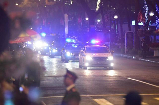 Bữa tối kết th&uacute;c, Tổng thống Mỹ Donald Trump v&agrave; Chủ tịch Triều Ti&ecirc;n Kim Jong-un trở về kh&aacute;ch sạn