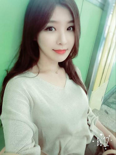 Nữ giảng vi&ecirc;n khoe th&acirc;n h&igrave;nh n&oacute;ng bỏng sau khi nổi tiếng