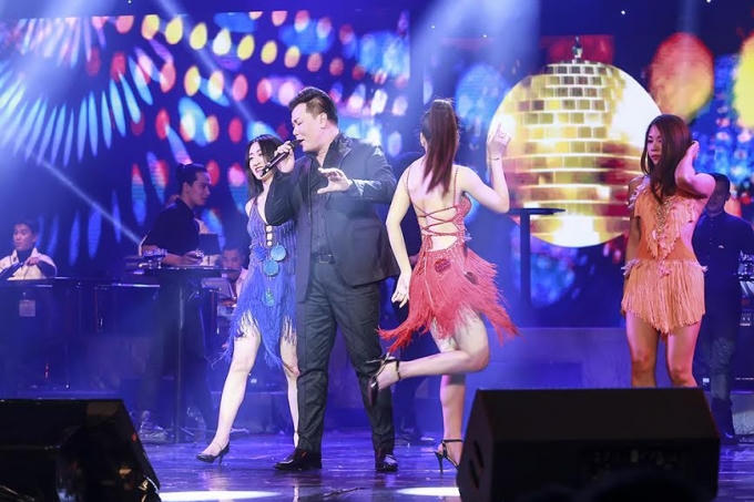 Các tác phẩm của Anh Bằng được dàn dựng theo phong cách nhạc kịch.