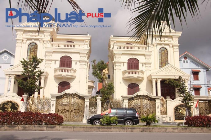 Một trong những cặp đôi biệt thự khủng nằm tại vị trí đắc địa trên đường bao biển TP. Hạ Long.