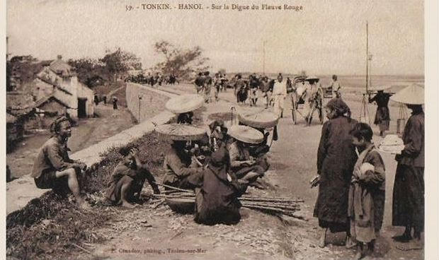 Trên đê sông Hồng đầu thế kỷ 20