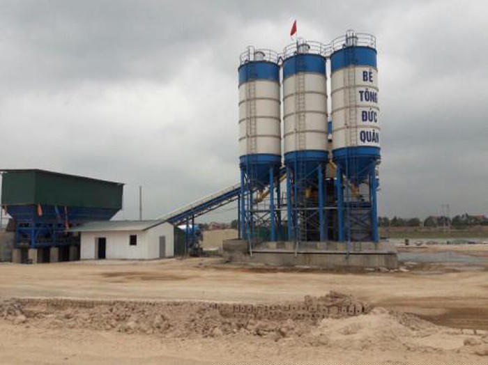 Trạm trộn bê tông hoạt động không phép gây ô nhiễm môi trường.