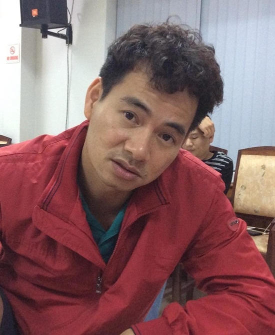 Nghệ sĩ Xuân Bắc lộ rõ mệt mỏi trên gương mặt.