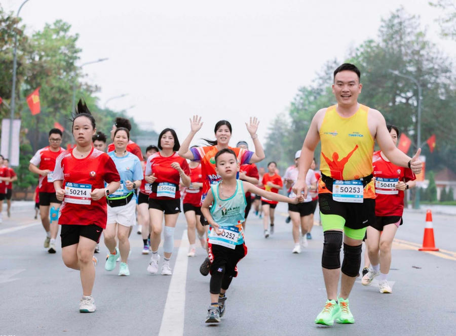 Hình ảnh đẹp tại giải chạy "Hành trình theo chân Bác - Vì an ninh Tổ quốc".
