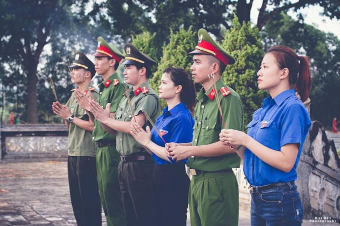 "Đời đời biết ơn các anh hùng liệt sỹ..."