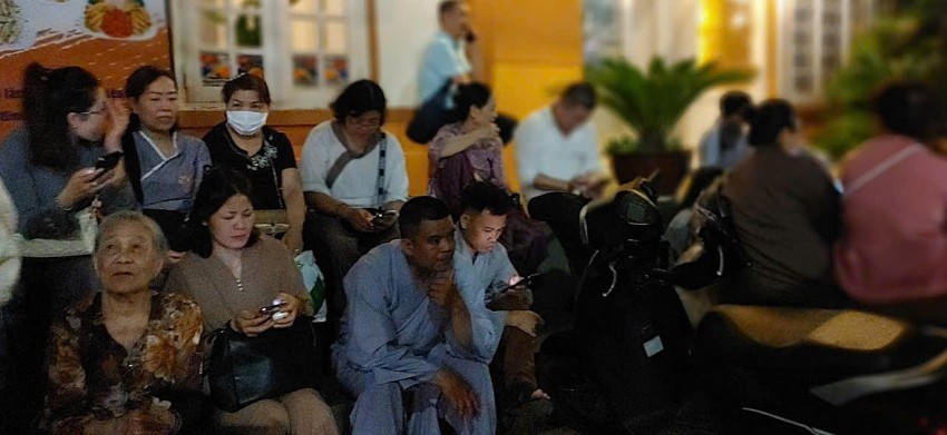 Và vẫn kiên nhẫn chờ đợi!
