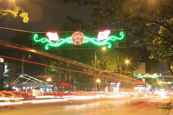 Đường Hai Bà Trưng. Ảnh: Như Trường.