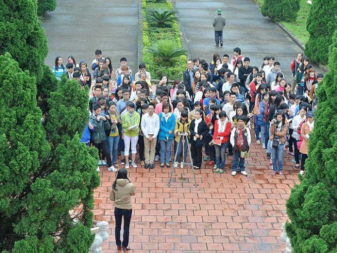 Sếp nhiều DN than rất khổ vì phải học lại như sinh viên dù đã có rất nhiều bằng về du lịch. Trong ảnh: Sinh viên khoa Du lịch Trường ĐH Văn hóa TP.HCM đang tham gia khóa học thực tiễn. Ảnh: TU