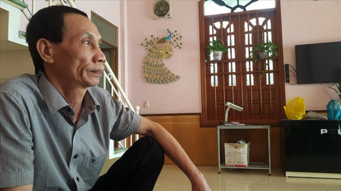 Như người dân cả xã Cổ Dũng, gia đình Nguyễn Danh Nho, thôn Đông, đang phải chịu mùi hôi thối từ nhà máy xử lý rác thải. Ảnh: T.Chí