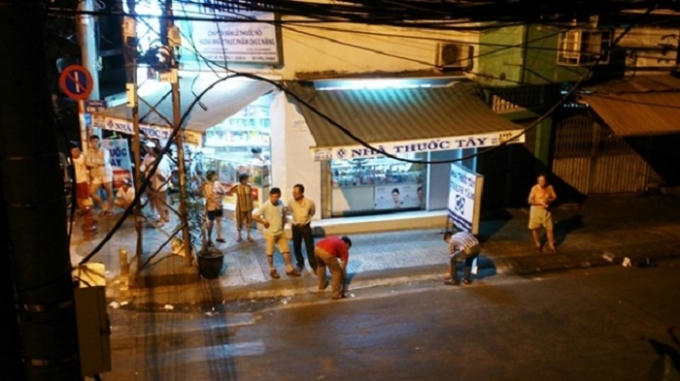 Công an tiến hành thu thập dấu vết.