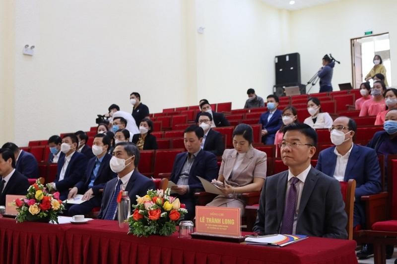 Bộ trưởng Bộ Tư pháp Lê Thành Long và các đại biểu tham dự buổi Lễ.
