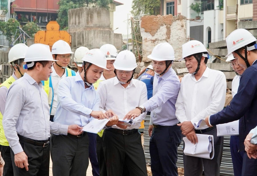 Phó Chủ tịch UBND tỉnh Vũ Việt Văn kiểm tra thực tế tại Khu nhà ở xã hội Thành Công.