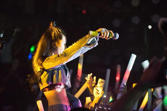 Luôn luôn vui tươi và đang hạnh phúc trong tình yêu cũng là yếu tố tạo nên tâm lý thoải mái cho cô nàng, đẹp từ body tới tâm hồn là yếu tố tạo nên sức hút mạnh mẽ như thỏi nam châm của Hòa Minzy.