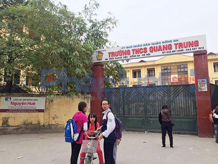 Cổng trường THCS Quang Trung (Đống Đa, Hà Nội) - nơi xảy ra vụ việc. Ảnh: Loan Bảo.