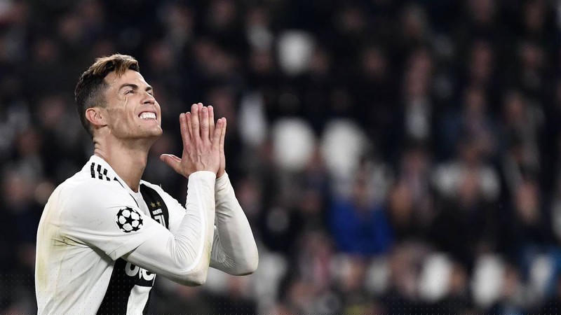 Ronaldo đã thất bại trong việc đưa Juventus đến với chiếc cúp UEFA Champions League. 