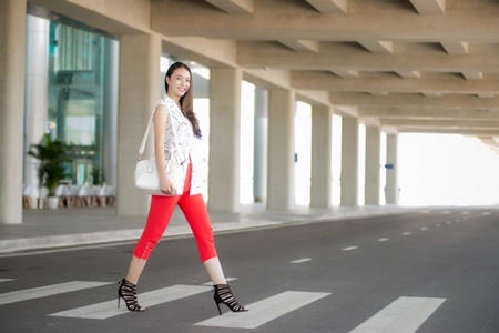 Hoa hậu Việt Nam 2016: Thí sinh miền Nam khoe streetstyle cực chất ở sân bay Cát Bi