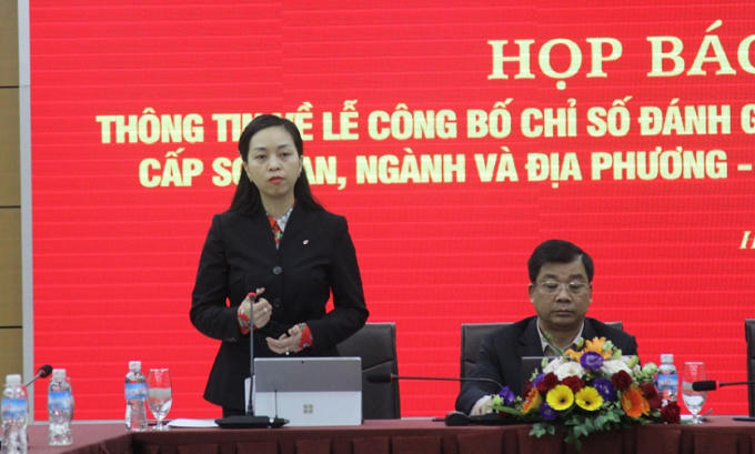 Phó Ban xúc tiến và hỗ trợ Đầu tư tỉnh Quảng Ninh thông tin tại buổi Họp báo.