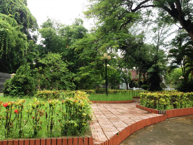 Bảo tàng Dệt may được xây dựng, nằm ở 5 đường Hoàng Hoa Thám, thành phố Nam Định, trên Khu Nhà truyền thống của Tổng công ty cổ phần Dệt May Nam Định. Bảo tàng có tổng diện tích 1,2 ha.