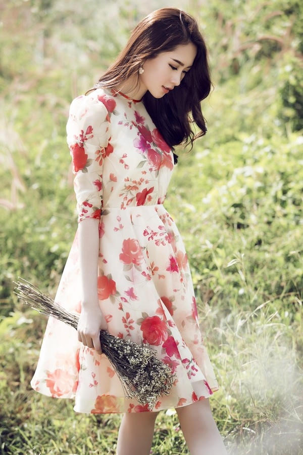 Với vẻ xinh đẹp dịu dàng mong manh và trong sáng, Đặng Thu Thảo được mệnh danh là Hoa hậu của các Hoa hậu.