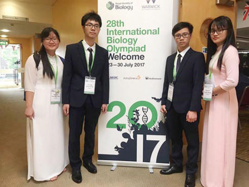 Bốn học sinh tham dự Olympic Sinh học quốc tế lần thứ 28 năm 2017.