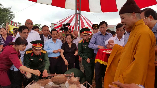 Nghi thức trang trọng tại lễ đúc tượng.