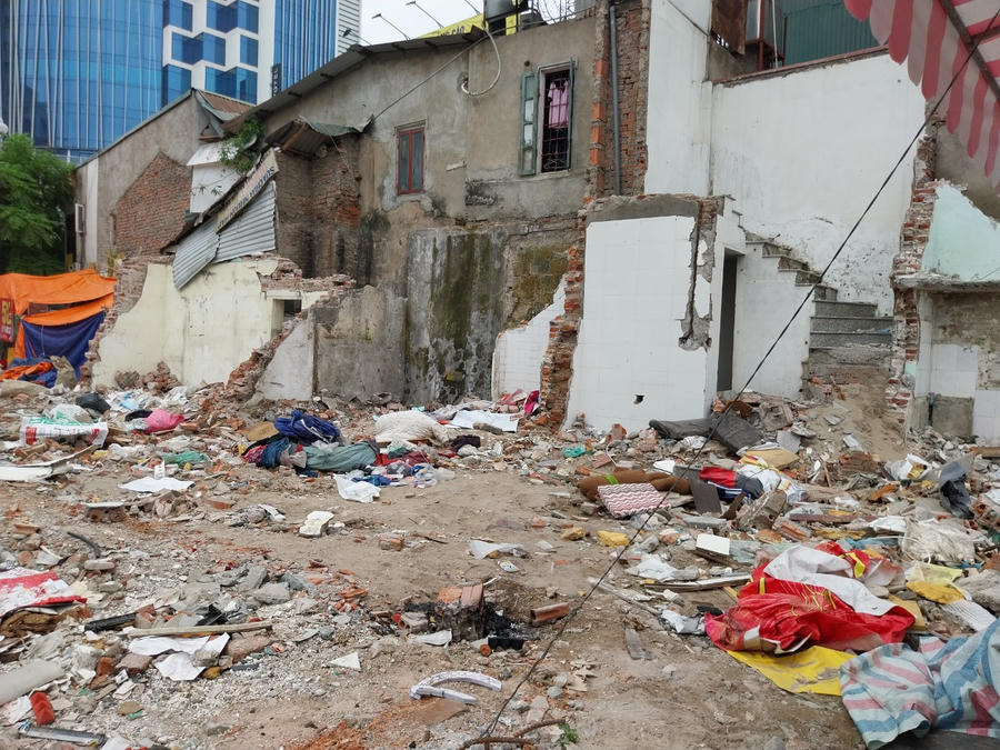 Trước đó, vào đầu năm 2023, sau khi nhận đền bù giải phóng mặt bằng, nhiều căn nhà trong diện quy hoạch tại nút giao thông Chùa Bộc - Thái Hà (quận Đống Đa) đã được phá dỡ.