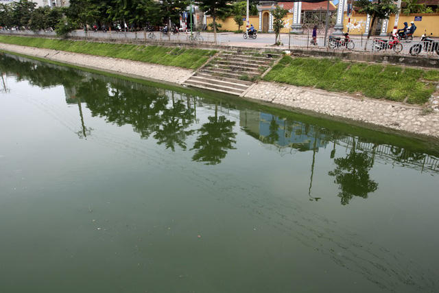 Nước sông Tô Lịch trở nên