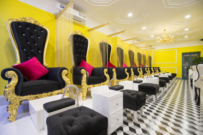 Quang Hà, Pha Lê đến chúc mừng Khắc Việt trở thành ông chủ tiệm Nail sang chảnh bậc nhất Sài Gòn