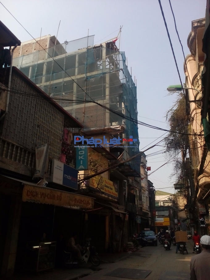 Công trình khủng đứng hiên ngang bất chấp pháp luật.