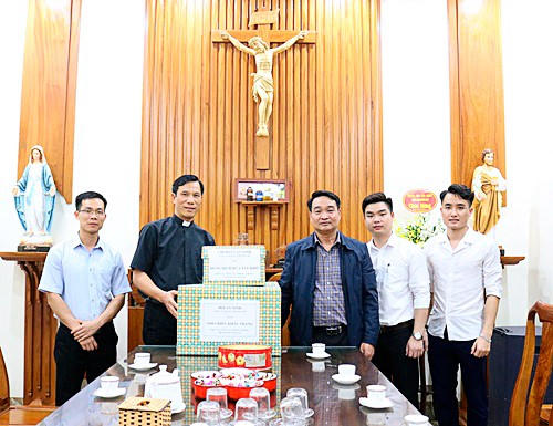 Công an huyện Chương Mỹ chung tay cùng cá nhân, đơn vị phòng chống dịch Covid-19