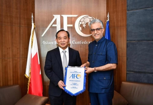 Chủ tịch AFC ca ngợi bóng đá Việt Nam đã giành thành tích tốt trong thời gian qua (Ảnh: VFF).