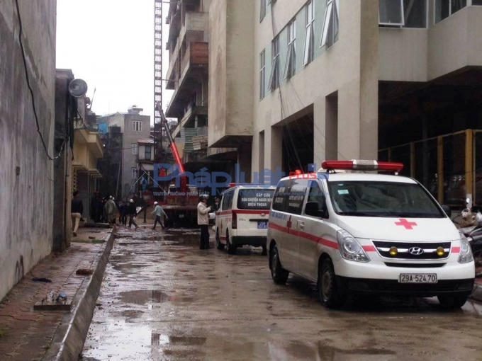 Rơi thang m&aacute;y l&agrave;m 3 người chết: Tr&aacute;ch nhiệm thuộc về đơn vị thi c&ocirc;ng