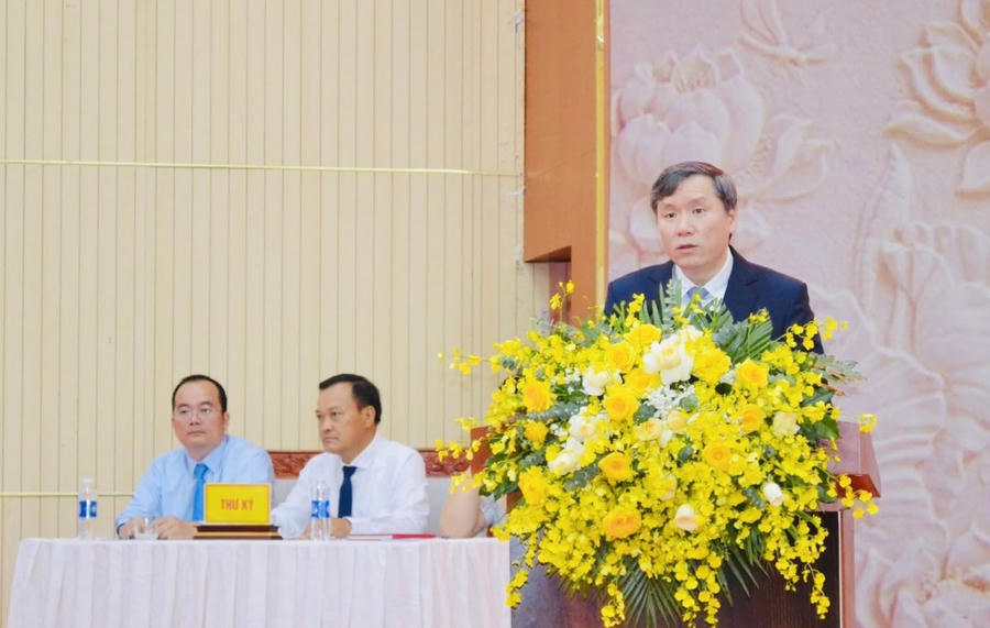 GS-TS Lê Văn Lợi, Chủ tịch Viện Hàn lâm Khoa học xã hội Việt Nam, phát biểu khai mạc tọa đàm.