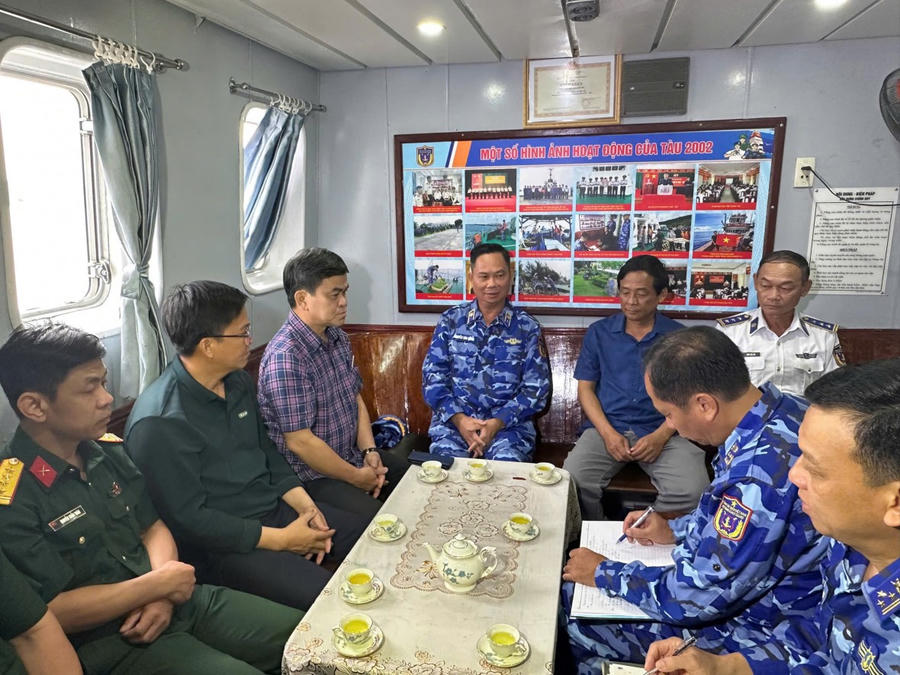 Thiếu tướng Nguyễn Văn Dũng - Chính ủy Vùng Cảnh sát biển 4, Trưởng đoàn công tác chủ trì rút kinh nghiệm chuyến công tác