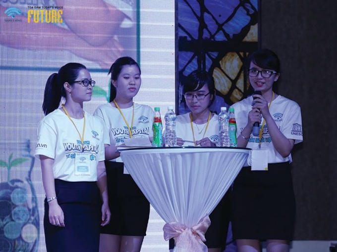 Bốn thành viên xuất sắc của đội UP trong cuộc thi.
