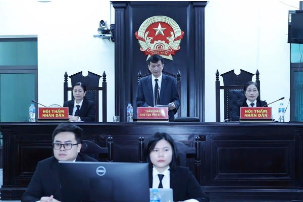 Hội đồng xét xử tuyên án đối với các bị cáo trong vụ án hình sự gây rối trật tự công cộng.