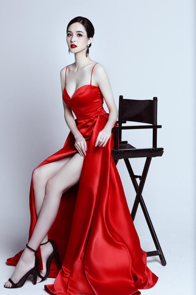 Ngọc H&acirc;n, Ho&agrave;ng Anh l&agrave;m mẫu cho BST mới của H&agrave; Duy