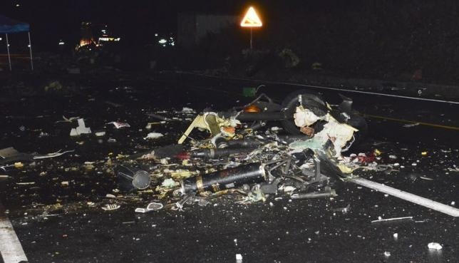 Xác máy bay trực thăng Mỹ rơi tại Hàn Quốc.(Ảnh:Reuters)