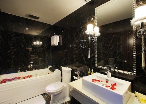 Phòng tắm cũng được thiết kế rất sang trọng và đẹp mắt. Ảnh: internet.