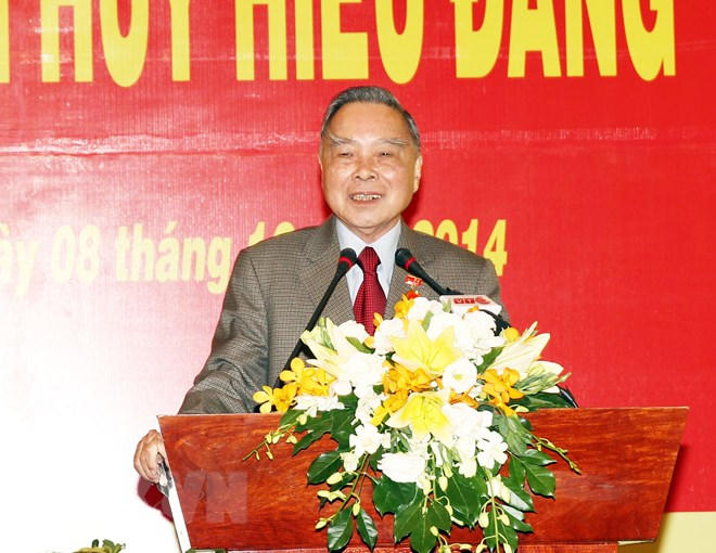 Nguyên Thủ tướng Phan Văn Khải phát biểu tại buổi lễ được Trao tặng Huy hiệu 55 năm tuổi Đảng. (Ảnh: Đức Tám/TTXVN).